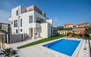 Amazing apartment in Murter with Outdoor swimming pool, WiFi and 2 Bedrooms